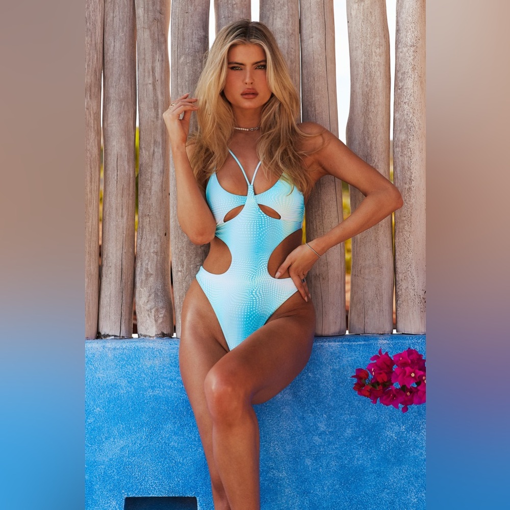 NWT 🔥KAMARI Swim🔥
Arctic Halter  Strappy Neck One Piece🔥
